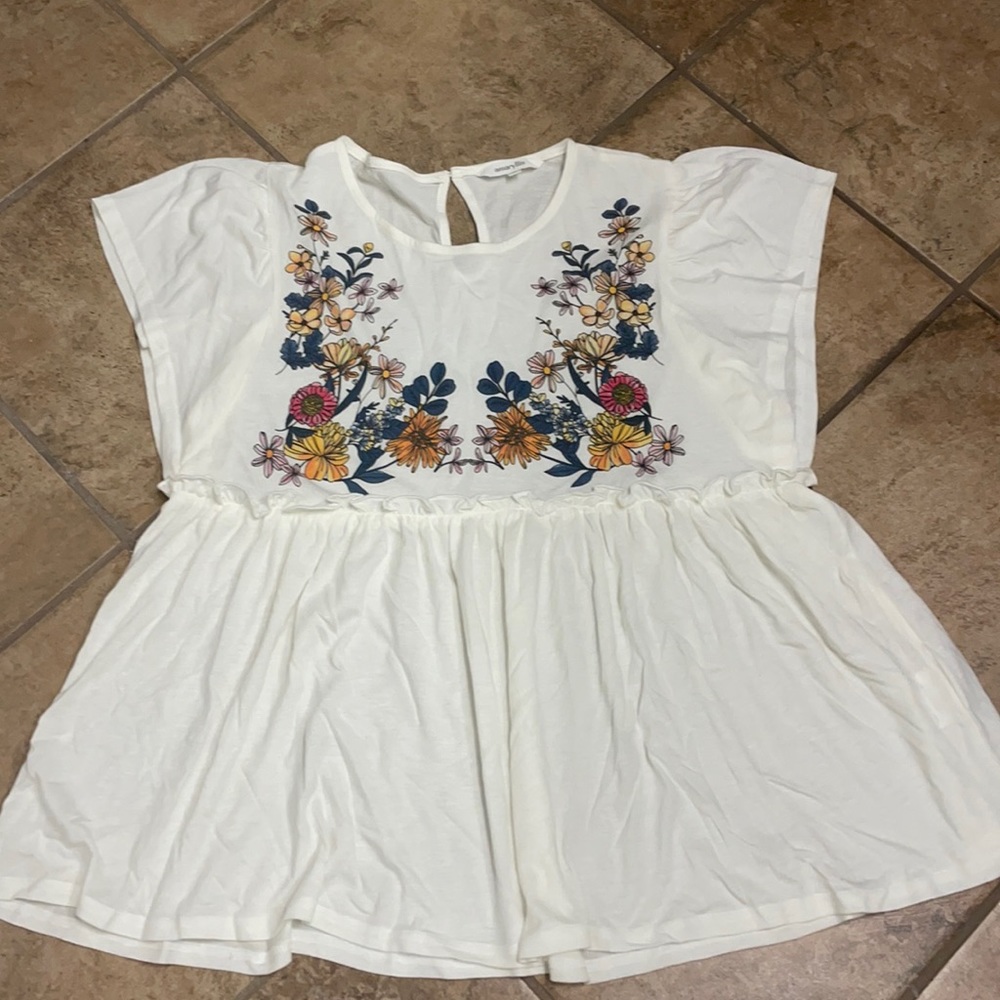 Summer flutter sleeve top 💕 never worn